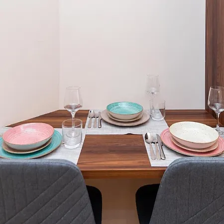 Appartement Loris 303 *