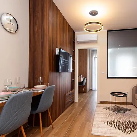 Loris 303 Apartment